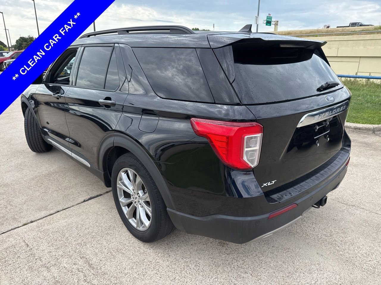 Certified 2022 Ford Explorer XLT w/ Equipment Group 202A RWD image 8