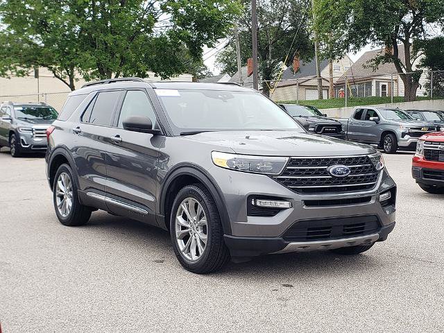 Certified 2023 Ford Explorer XLT w/ Equipment Group 202A AWD/4WD image 3