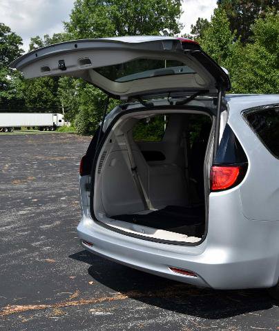 Used 2022 Chrysler Voyager LX FWD image 9