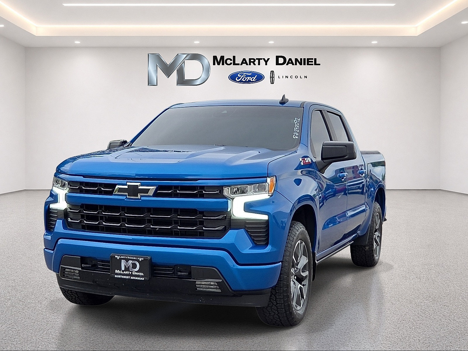 Used 2024 Chevrolet Silverado 1500 RST w/ Z71 Off-Road Package AWD/4WD image 2