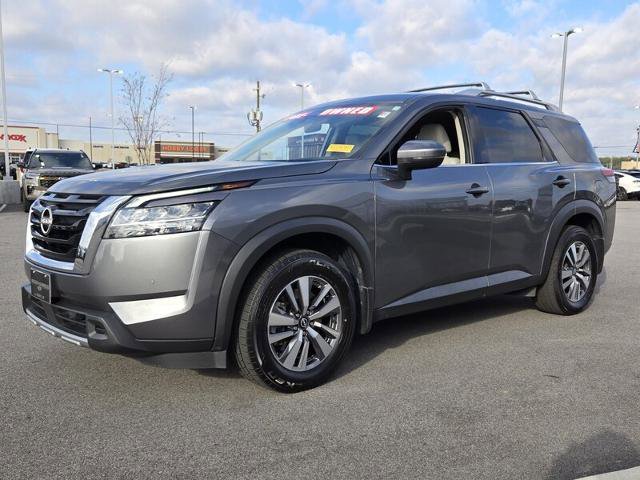 Used 2023 Nissan Pathfinder SL image 2