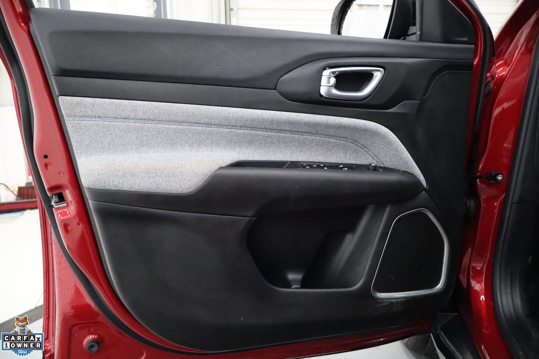 Used 2025 Jeep Compass Latitude image 13