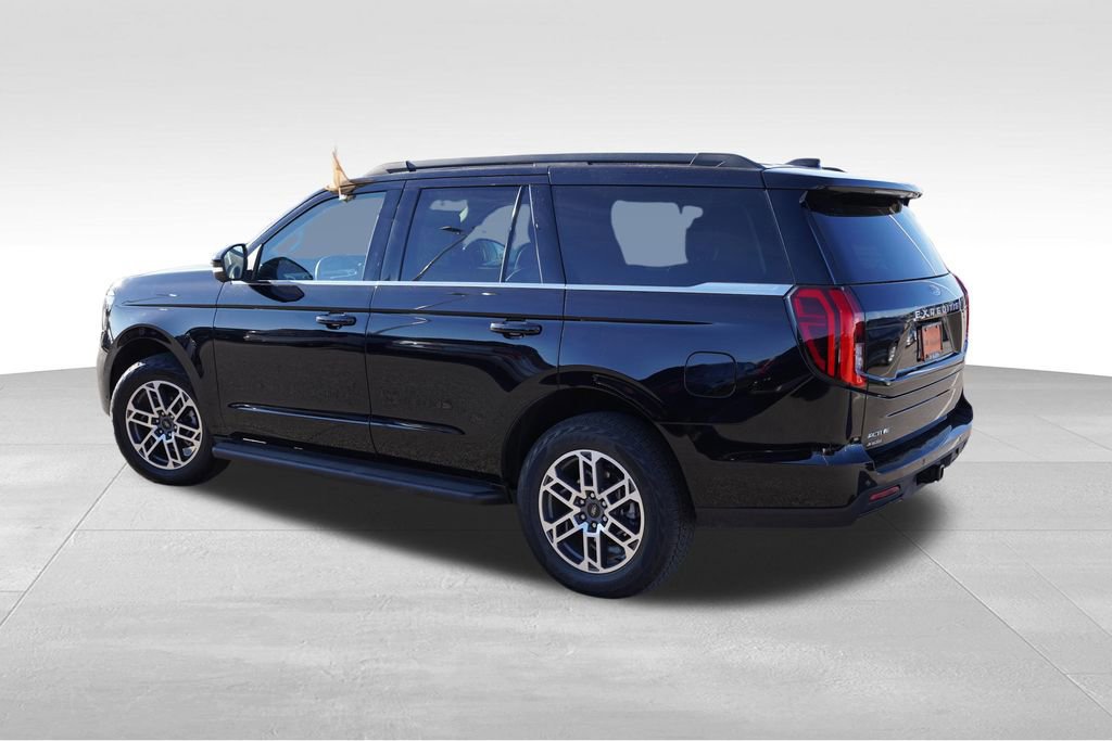 Certified 2025 Ford Expedition Active image 5