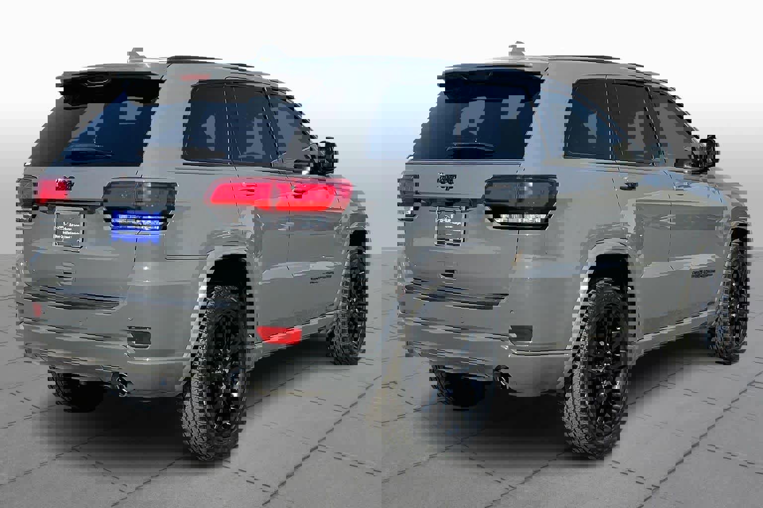 Used 2021 Jeep Grand Cherokee Laredo X image 3