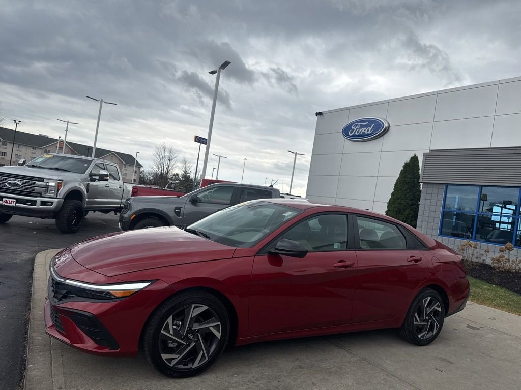 Used 2025 Hyundai Elantra Sport image 11