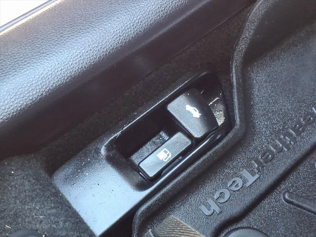 Used 2023 Toyota Corolla LE image 16