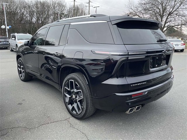 Used 2025 Chevrolet Traverse High Country image 2