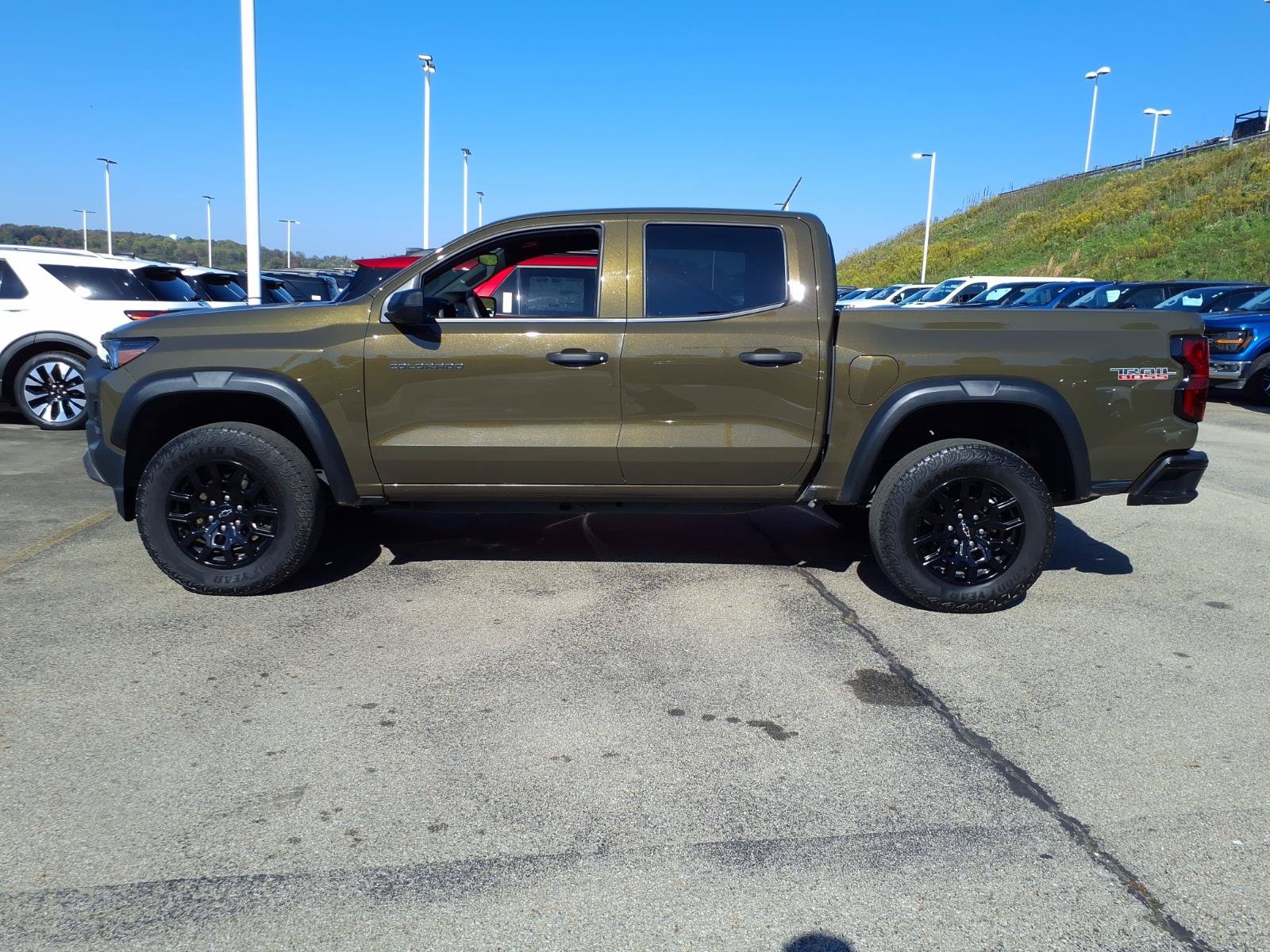 Used 2024 Chevrolet Colorado Trail Boss w/ Advanced Trailering Package AWD/4WD image 4