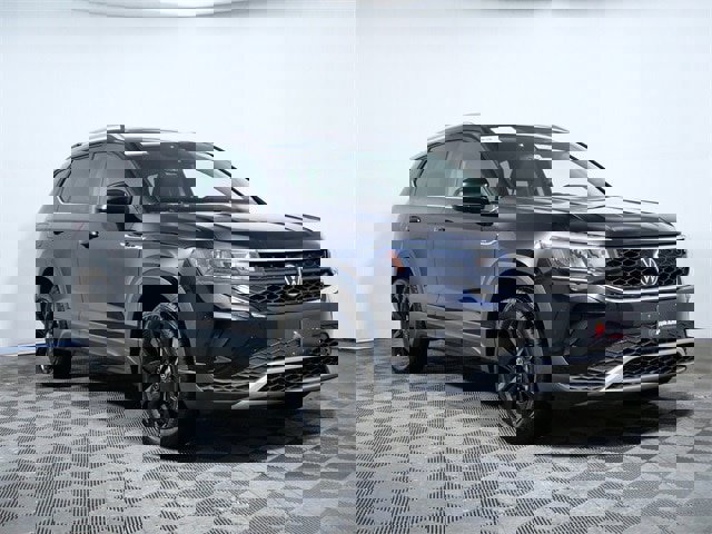 Used 2022 Volkswagen Taos SE image 1