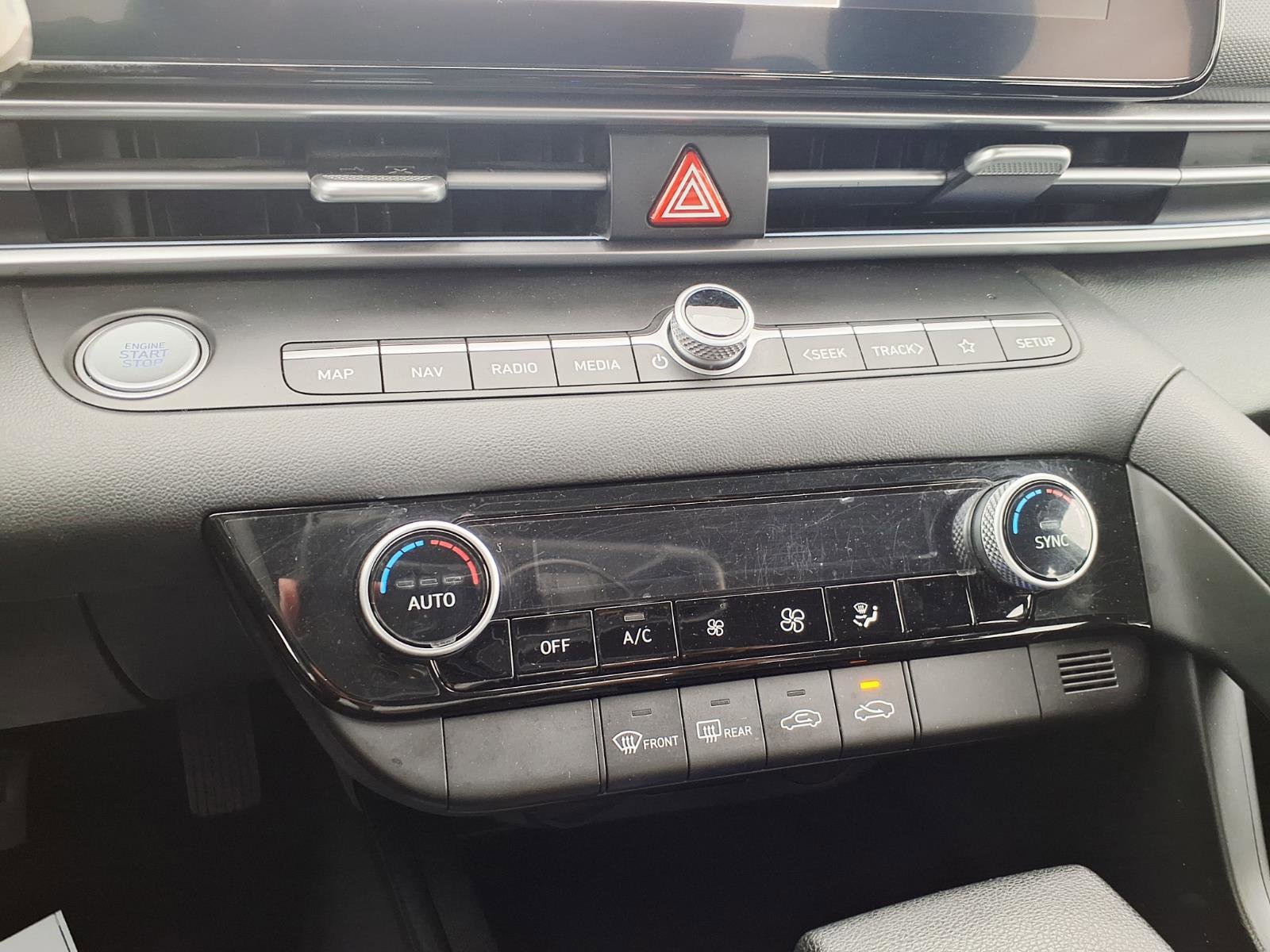 Used 2024 Hyundai Elantra SEL image 24