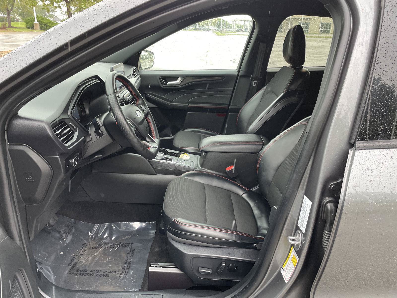 Certified 2025 Ford Escape ST-Line Select AWD/4WD image 17