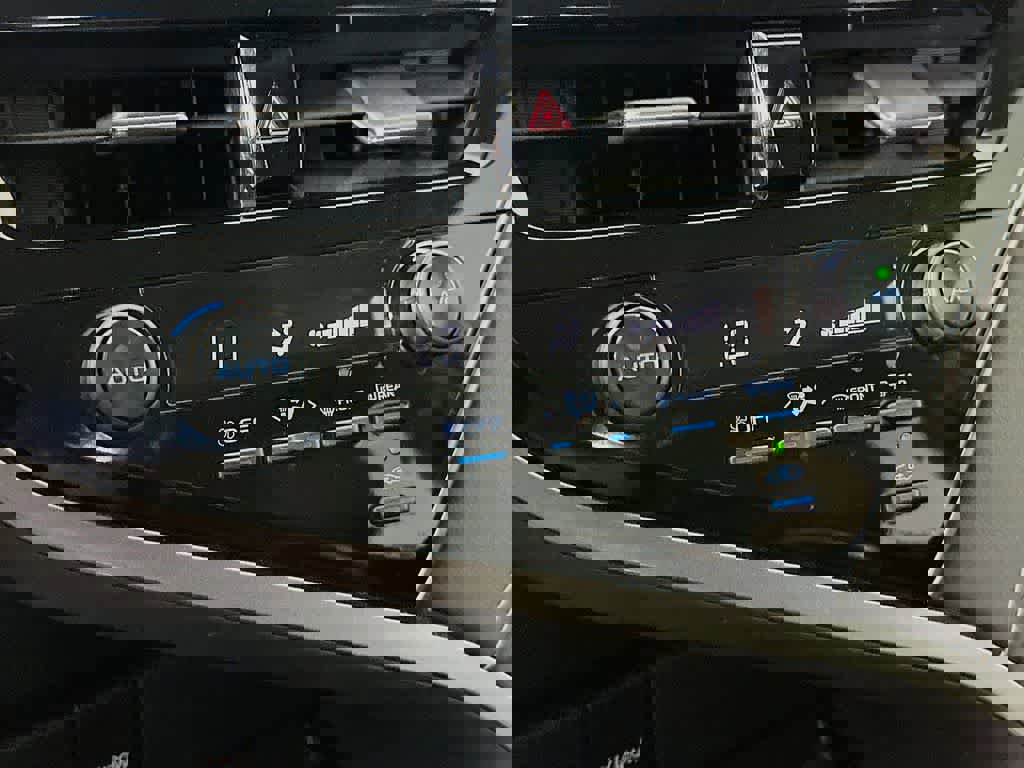 Used 2021 Toyota Camry SE image 20