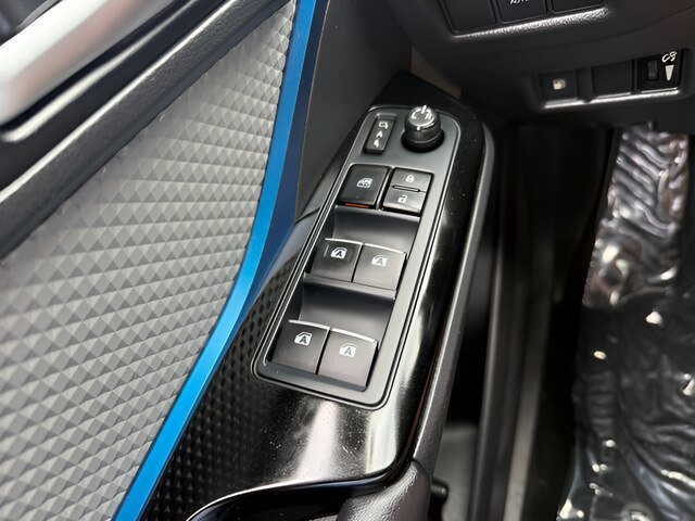 Used 2019 Toyota C-HR XLE FWD image 18