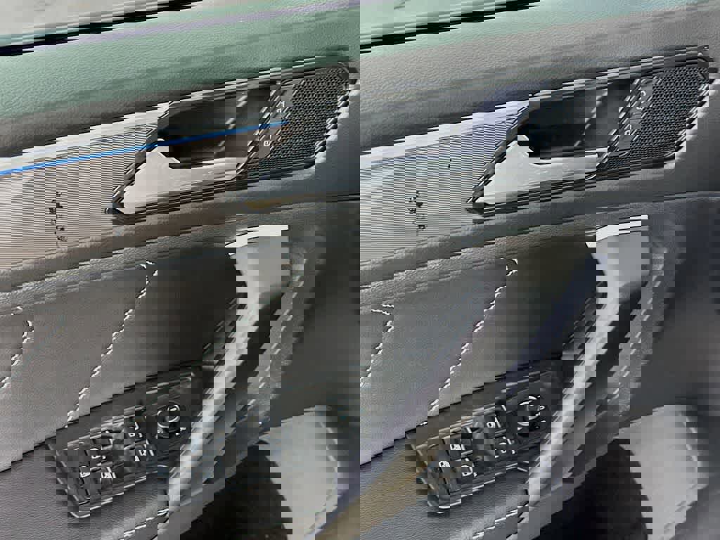 Used 2023 Volkswagen Tiguan SE R-Line image 30