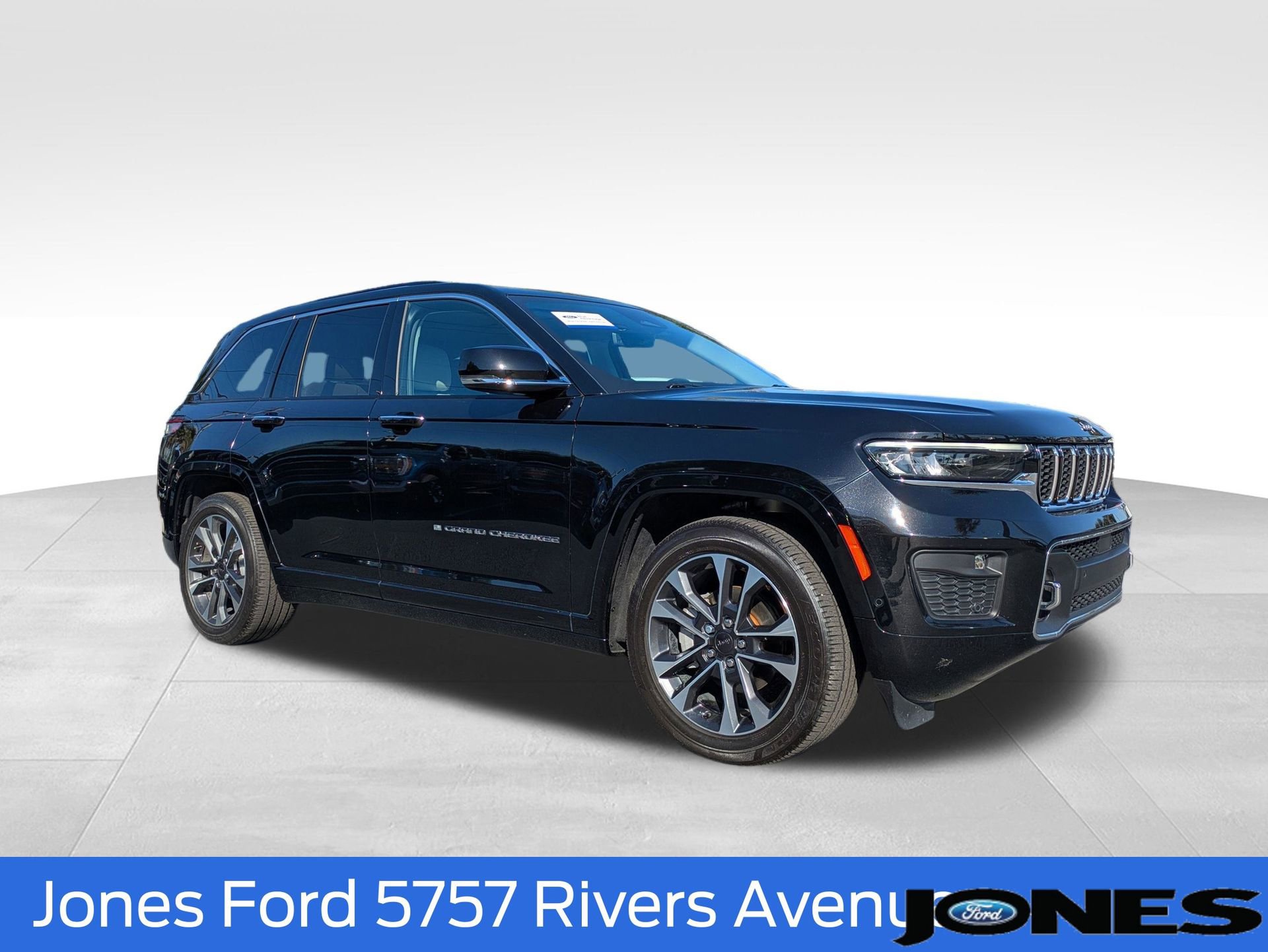 Used 2022 Jeep Grand Cherokee Overland w/ Luxury Tech Group IV AWD/4WD image 2