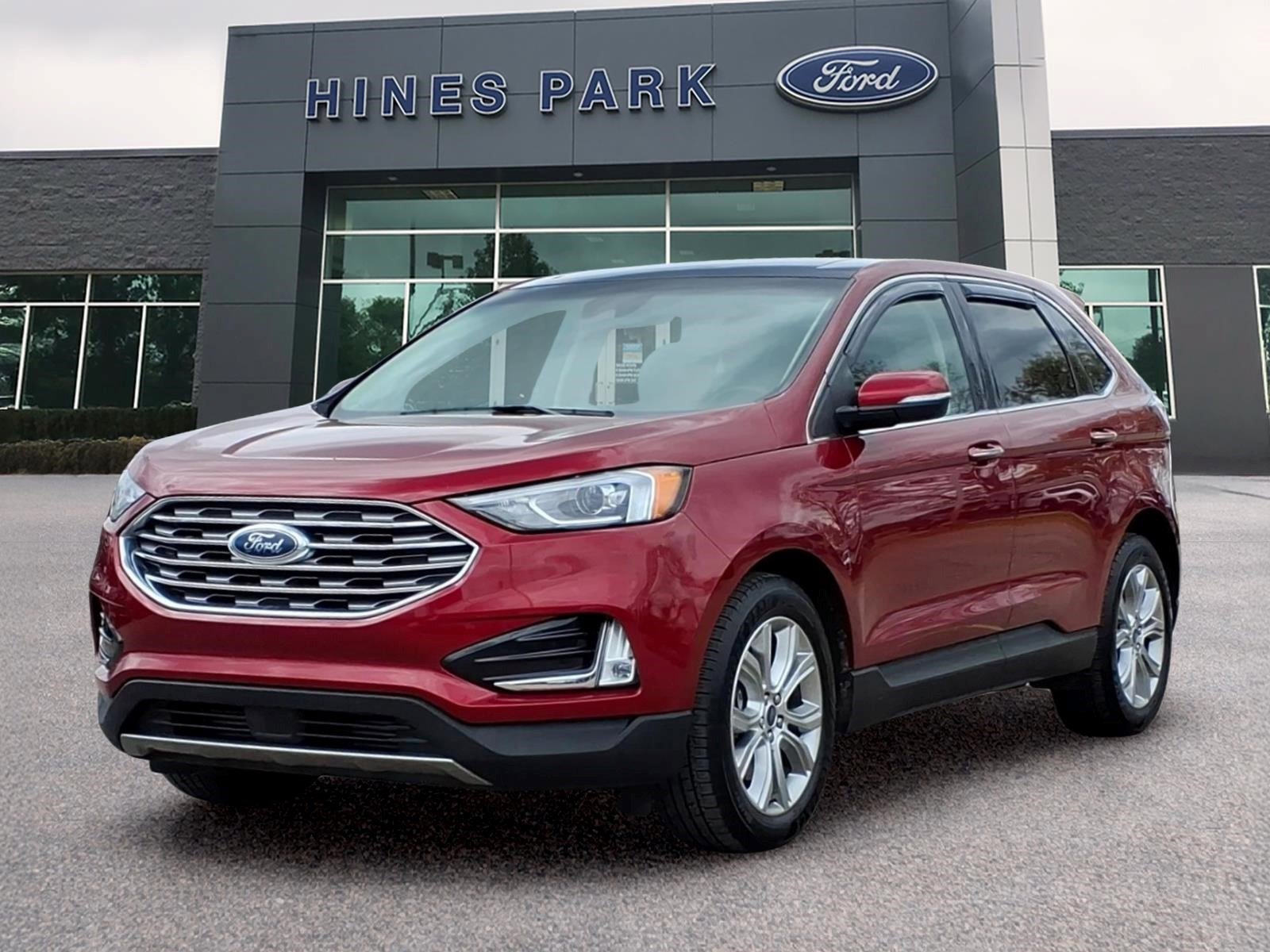 Certified 2019 Ford Edge Titanium w/ Cold Weather Package AWD/4WD image 3