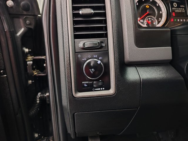 Used 2018 RAM 1500 Express AWD/4WD image 38