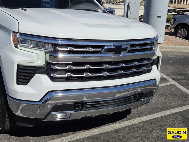 Used 2022 Chevrolet Silverado 1500 LTZ w/ Technology Package AWD/4WD image 2