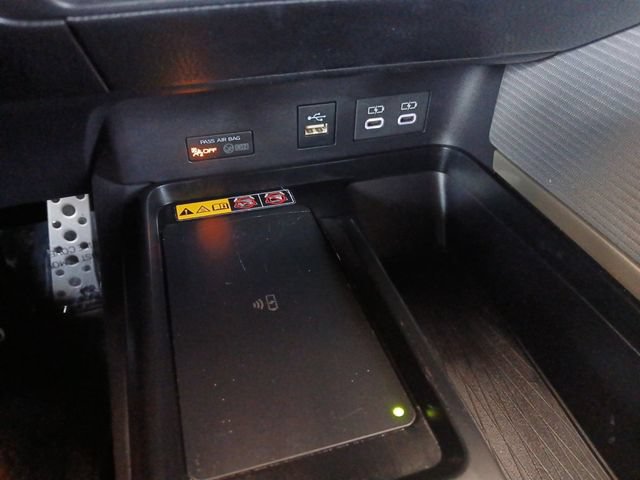 Used 2025 Toyota Camry SE FWD image 13