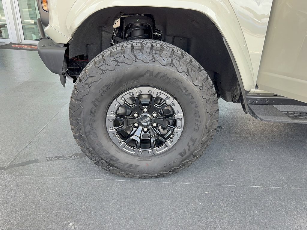 Certified 2025 Ford Bronco Raptor w/ Interior Carbon Fiber Pack AWD/4WD image 39