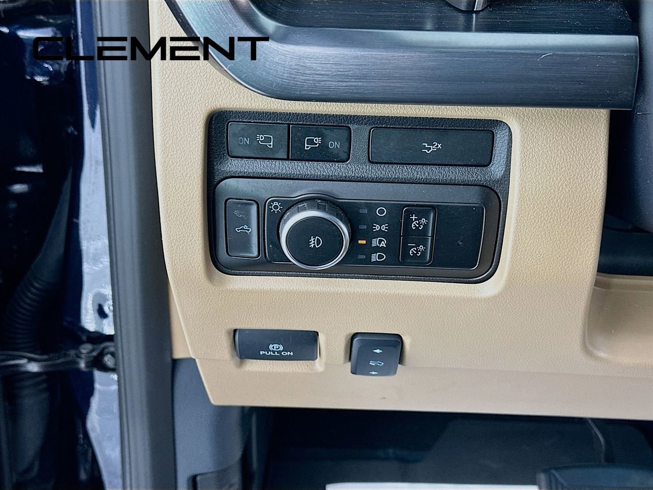 Certified 2023 Ford F250 Lariat w/ Black Appearance Package image 12