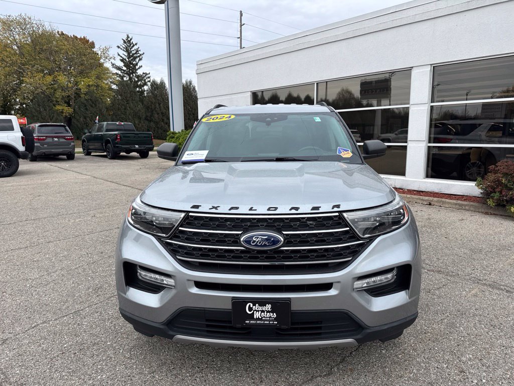 Certified 2024 Ford Explorer XLT w/ Equipment Group 202A AWD/4WD image 8