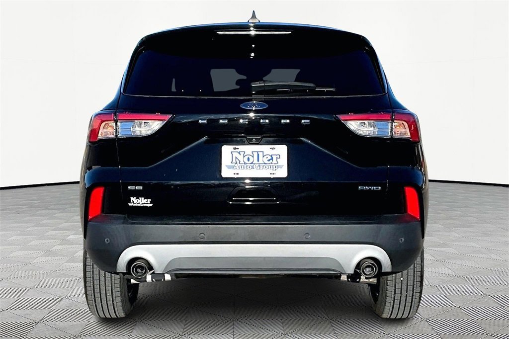 Certified 2022 Ford Escape SE w/ Cold Weather Package image 3