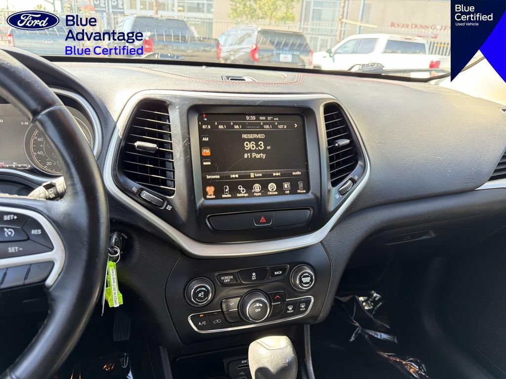 Used 2017 Jeep Cherokee Trailhawk AWD/4WD image 11