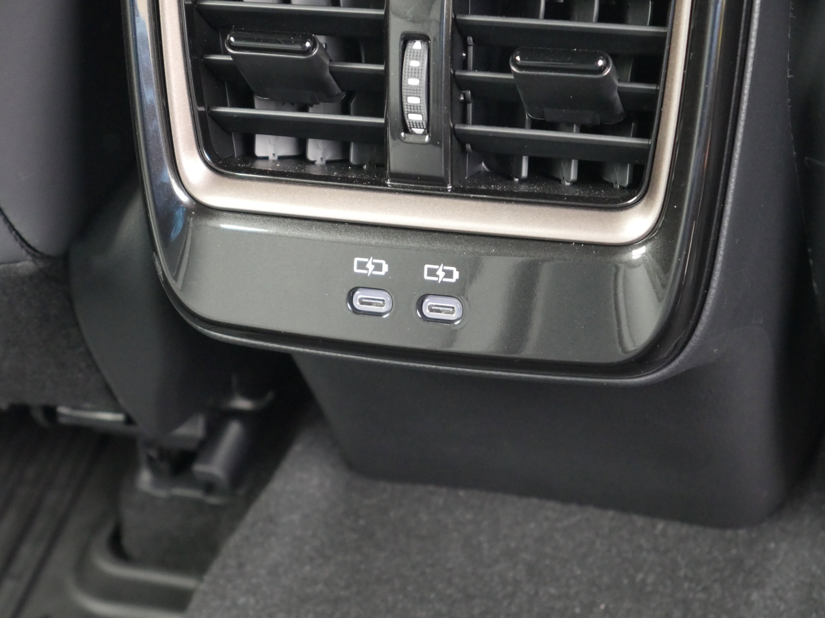 Used 2025 Toyota Crown Signia w/ Advanced Technology Package image 35