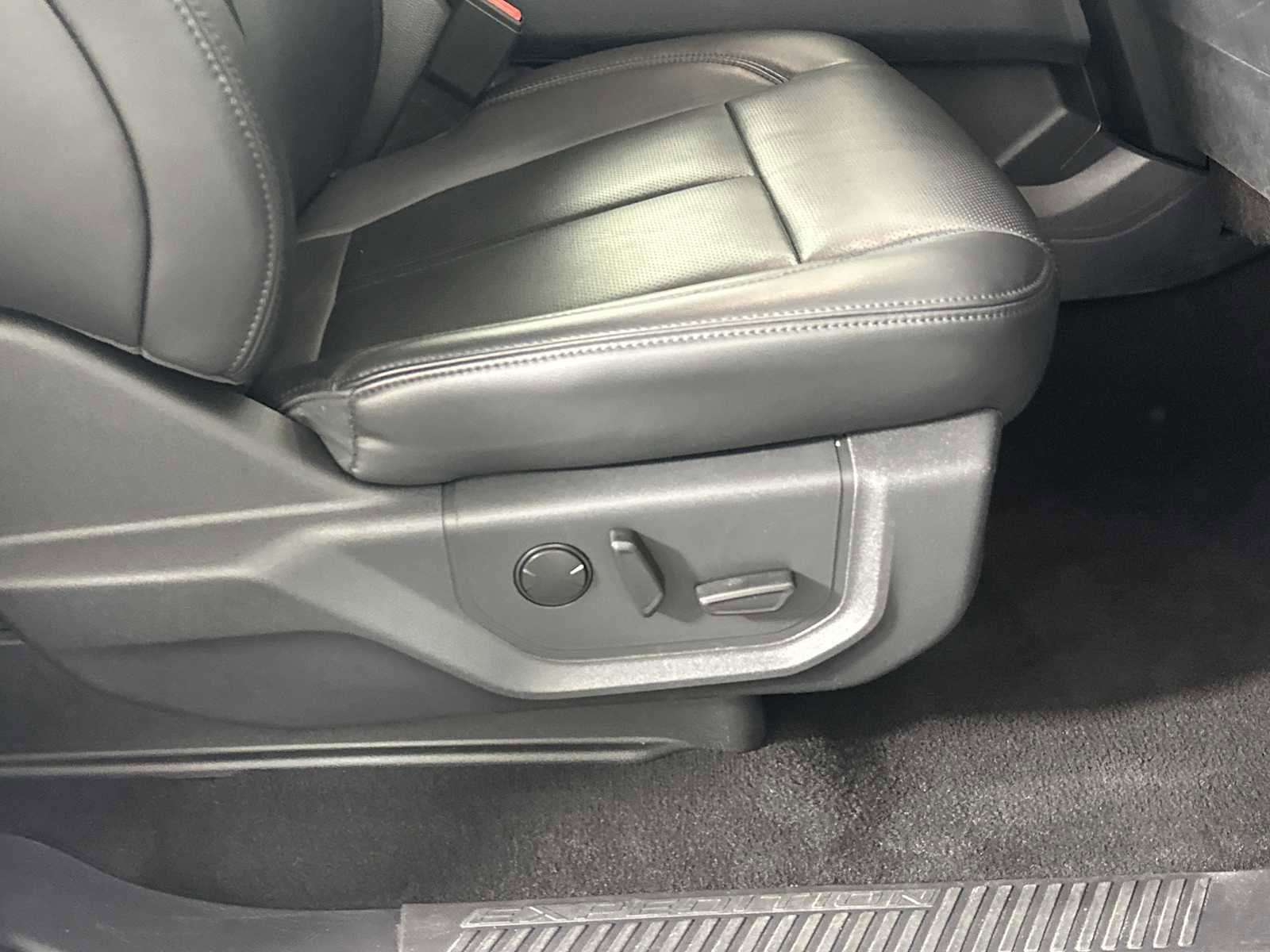 Certified 2024 Ford Expedition Max XLT image 15