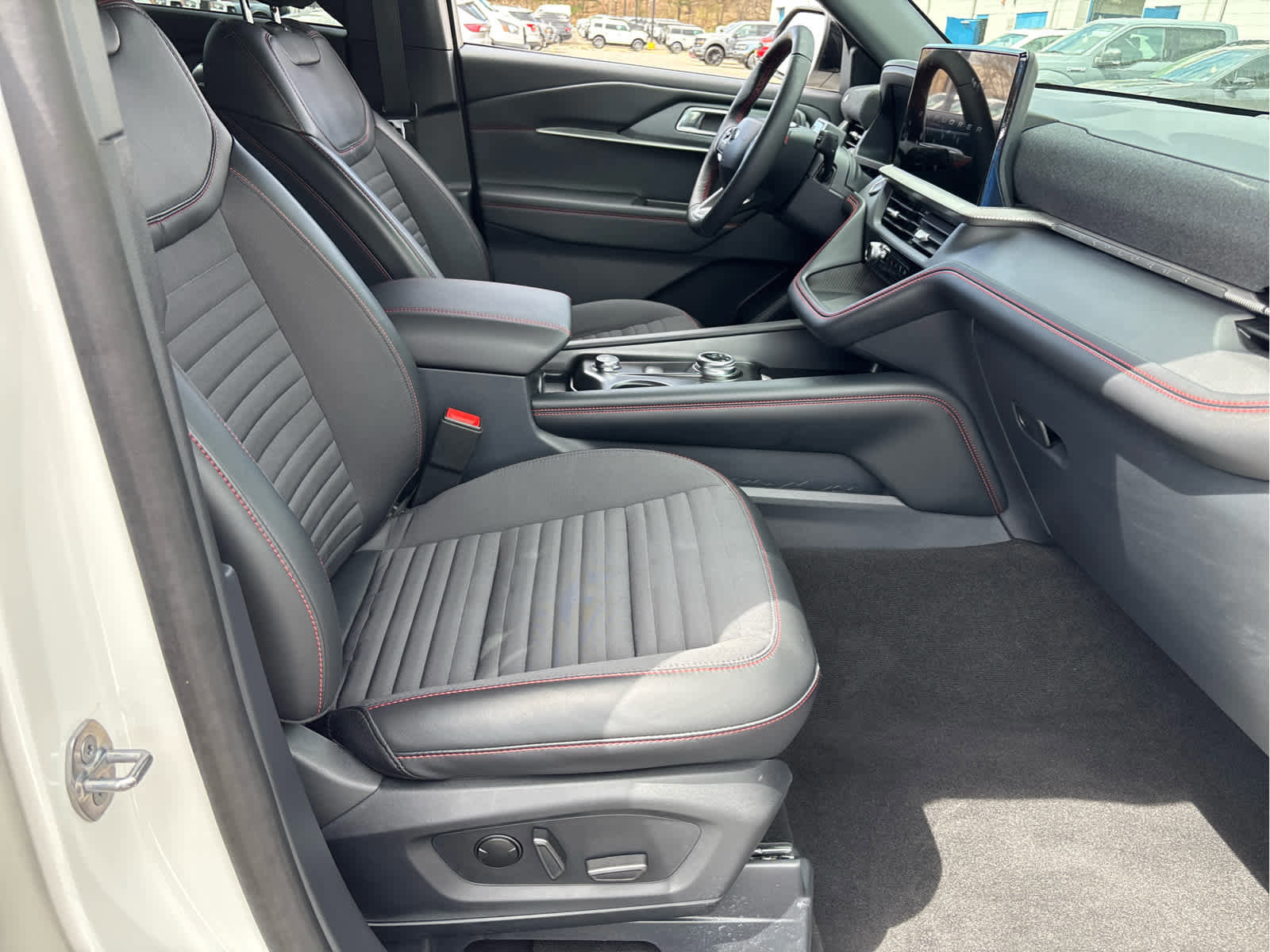 Certified 2025 Ford Explorer ST-Line image 28