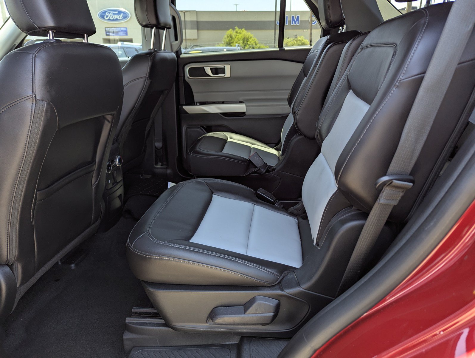 Certified 2023 Ford Explorer XLT w/ Equipment Group 202A RWD image 8
