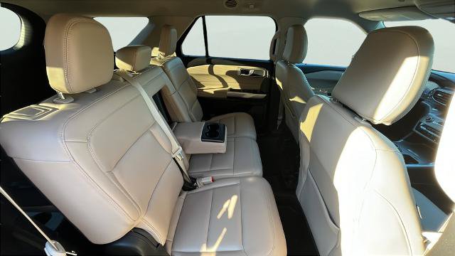 Certified 2023 Ford Explorer XLT w/ Equipment Group 202A AWD/4WD image 19