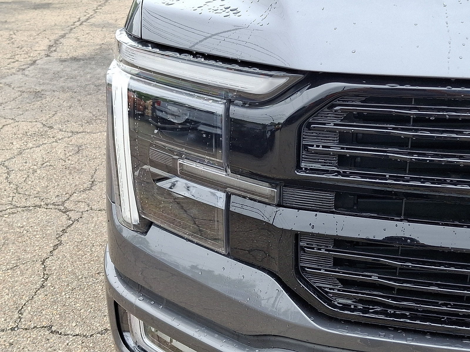 Certified 2024 Ford F150 Platinum w/ Equipment Group 702A High AWD/4WD image 9