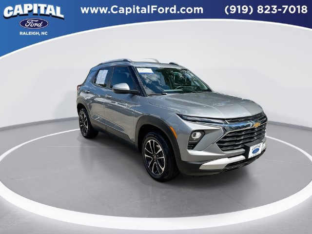 Used 2025 Chevrolet TrailBlazer LT w/ Convenience Package AWD/4WD image 2
