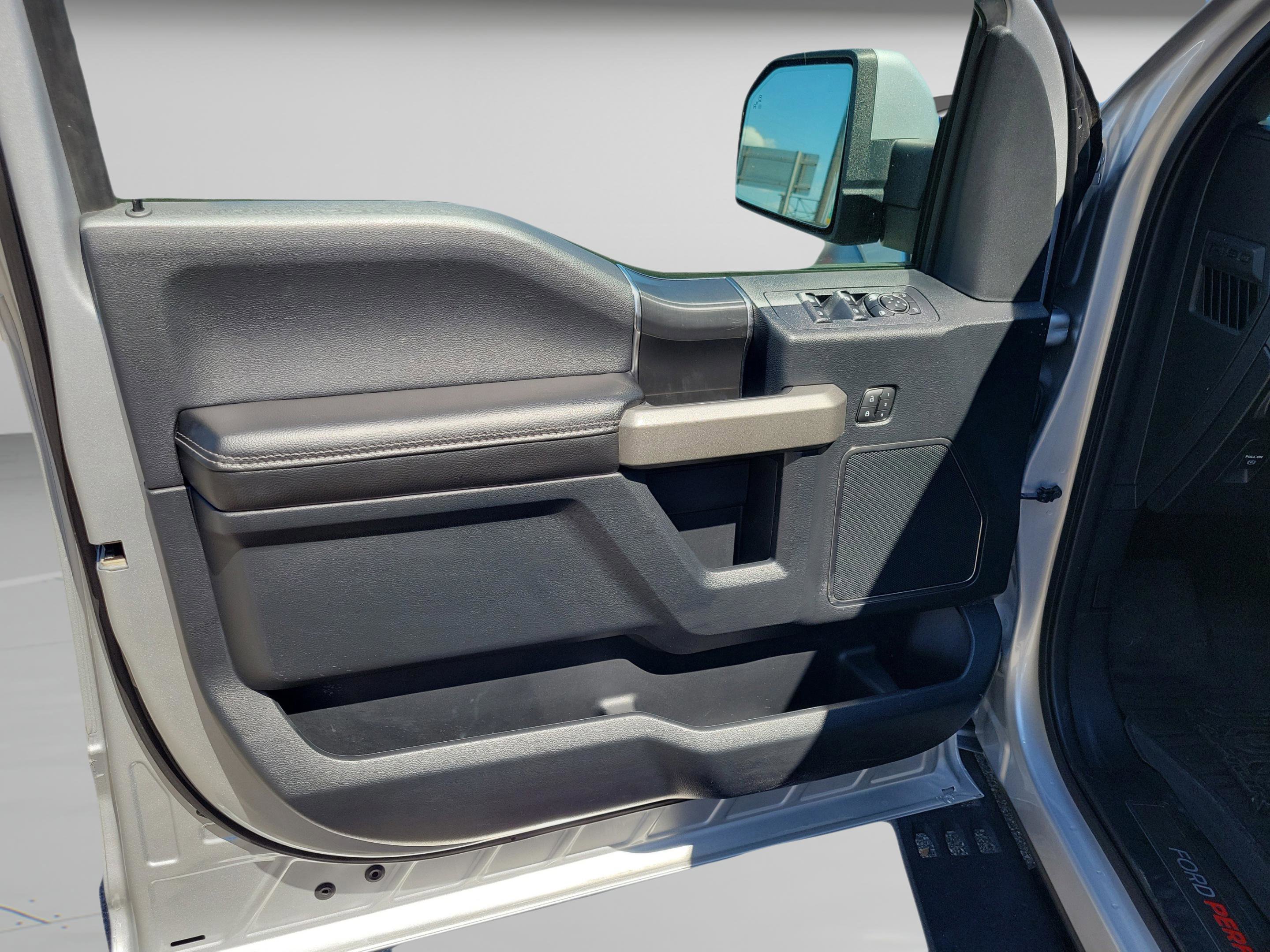 Certified 2019 Ford F150 Raptor w/ Equipment Group 802A Luxury image 5