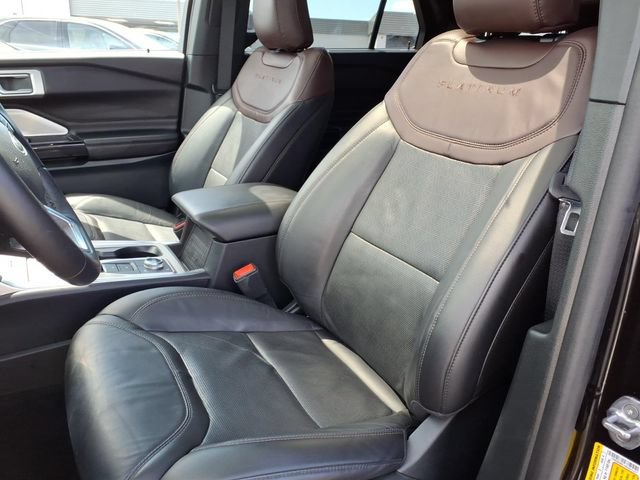 Certified 2024 Ford Explorer Platinum w/ Technology Package AWD/4WD image 16