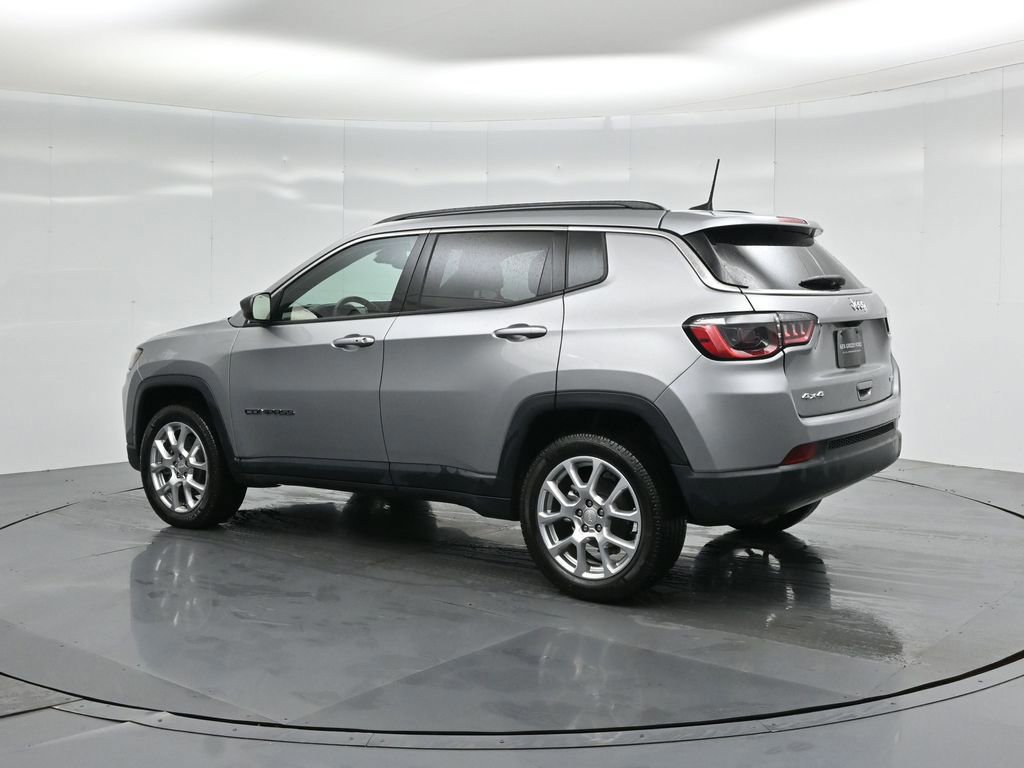 Used 2023 Jeep Compass Latitude image 17