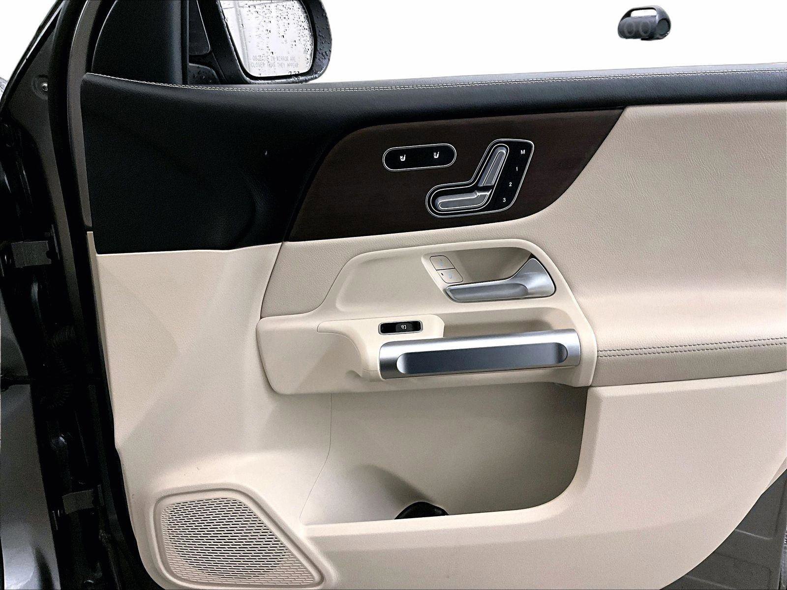 Used 2022 Mercedes-Benz GLB 250 4MATIC image 23