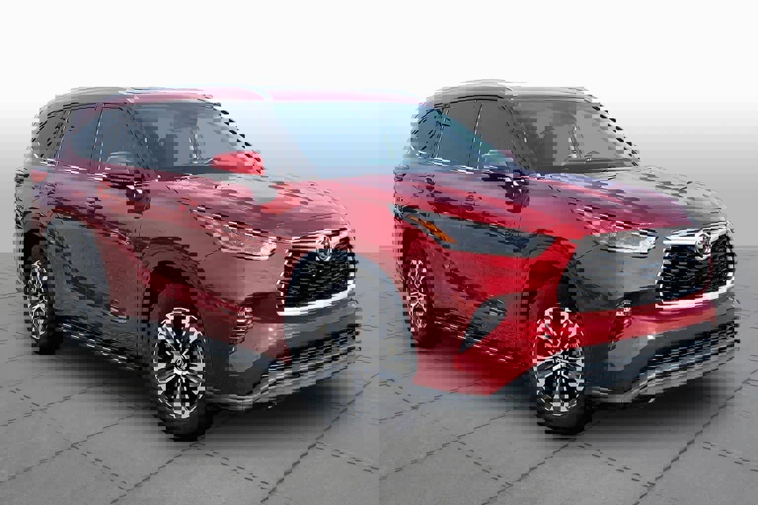 Used 2021 Toyota Highlander XLE FWD image 3