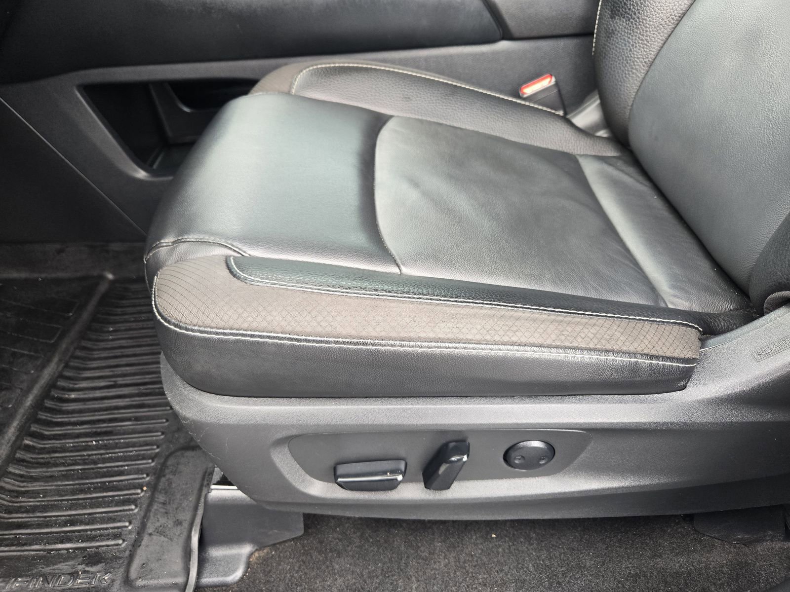 Used 2023 Nissan Pathfinder SL w/ SL Premium Package FWD image 20