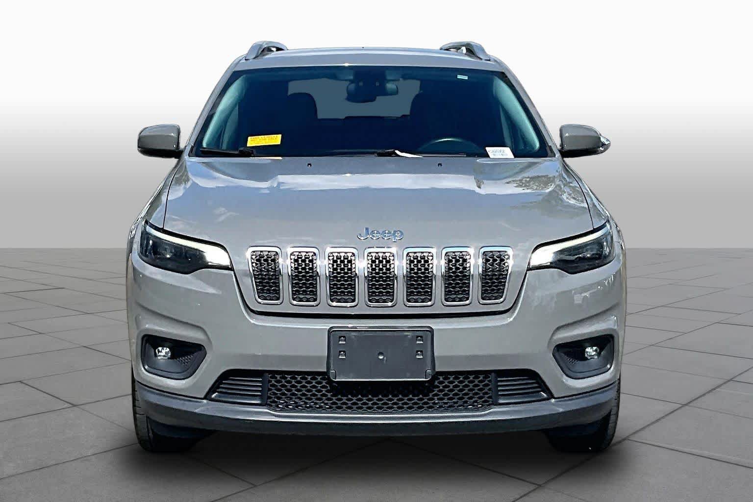 Used 2019 Jeep Cherokee Latitude Plus AWD/4WD image 4