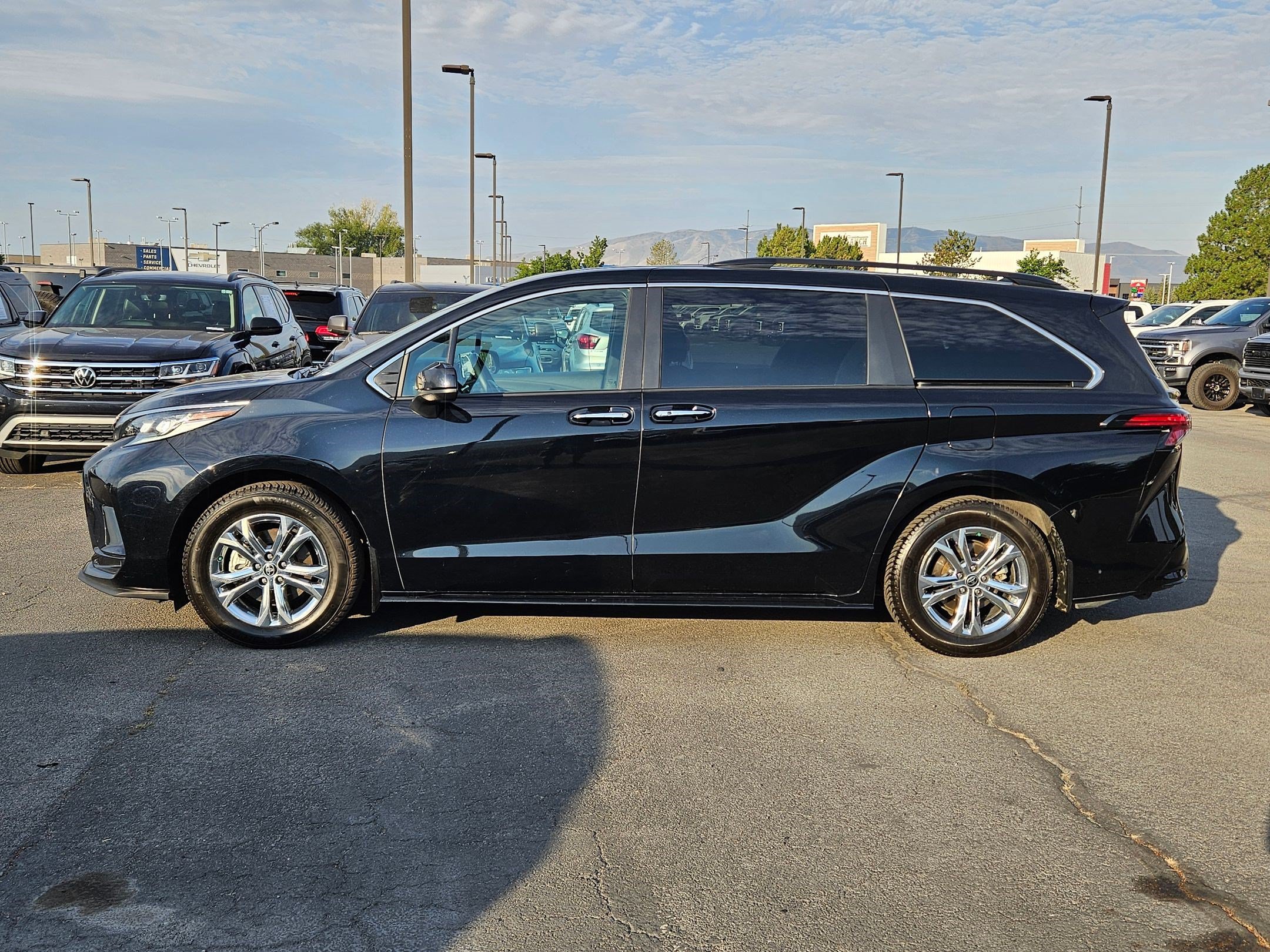 Used 2022 Toyota Sienna XSE AWD/4WD image 9