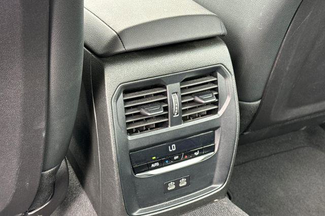 Used 2025 BMW 330i Sedan image 32