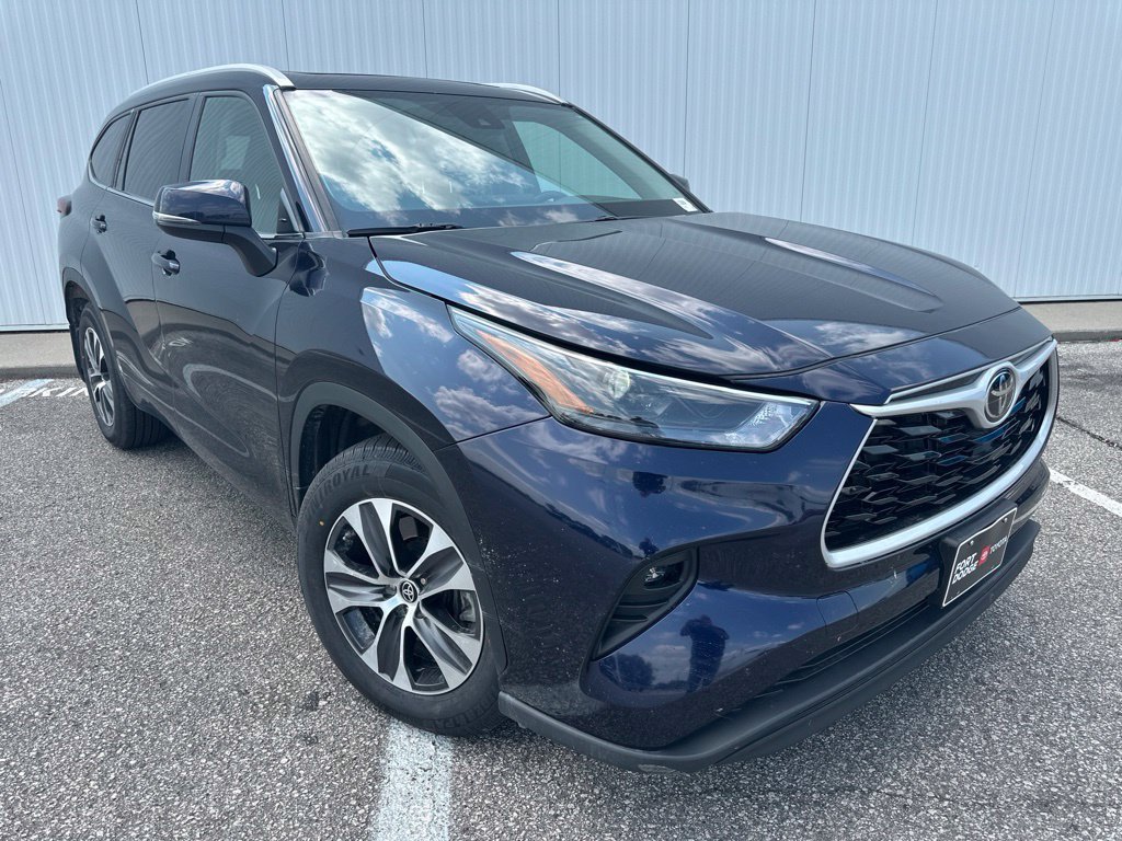 Used 2023 Toyota Highlander XLE AWD/4WD image 10