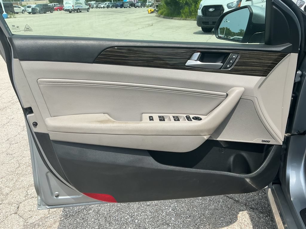 Used 2017 Hyundai Sonata Limited w/ Ultimate Package 04 FWD image 10