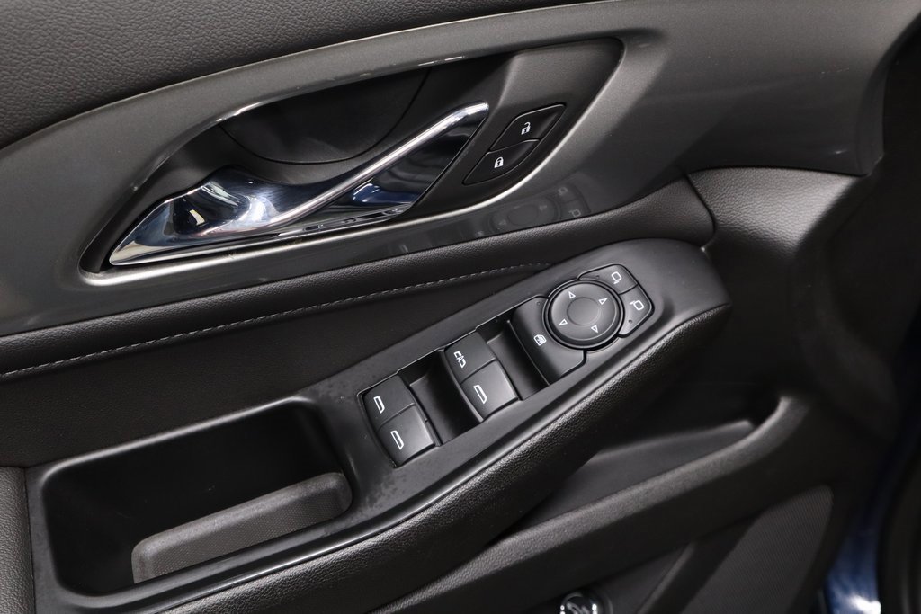 Used 2023 Chevrolet Traverse LT image 18