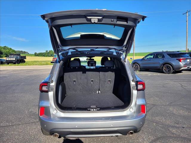 Certified 2023 Ford Escape ST-Line w/ Tech Pack #1 AWD/4WD image 8