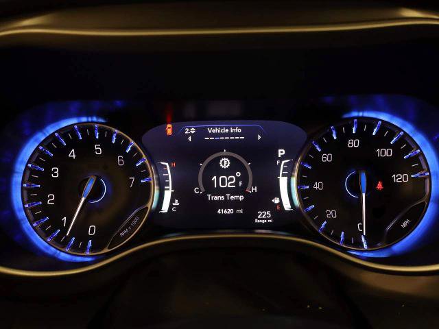 Used 2025 Chrysler Pacifica Select FWD image 13