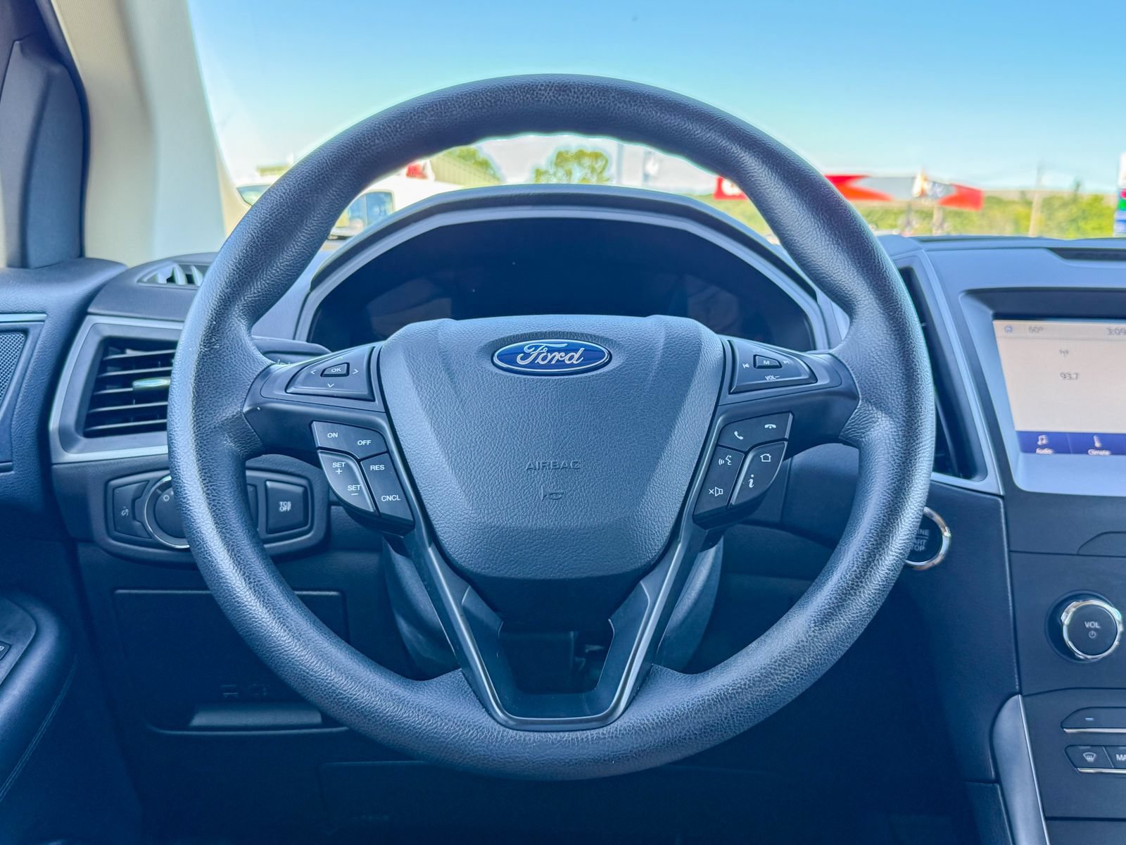Certified 2020 Ford Edge SE FWD image 33